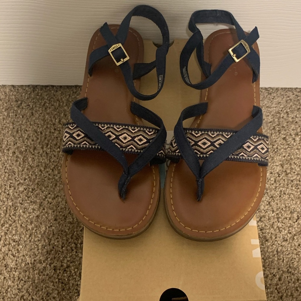 Tom’s Sandals - Picture 3 of 6